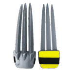 Par de garras de juguete tipo Lobezno en color plateado con base gris y amarillo, para disfraz infantil.