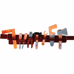 inturón de herramientas de juguete con escuadra, destornilladores, alicates, martillo, llave, sierra y hacha en colores naranja, gris y rojo.