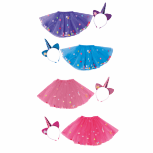 Cuatro sets de tutús de unicornio de tul con pompones de colores, cada uno con una vincha de cuerno de unicornio a juego en colores morado, azul, rosa y fucsia.