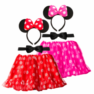 Dos sets de disfraz de ratoncita Minnie, uno con tutú rojo de topos blancos y orejas con lazo rojo, y otro con tutú rosa de topos blancos y orejas con lazo rosa, ambos con pajarita negra.